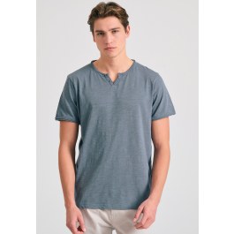 T-shirt with henley neck and raw cuts - The essentials