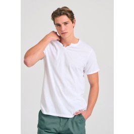 T-shirt with henley neck and raw cuts - The essentials