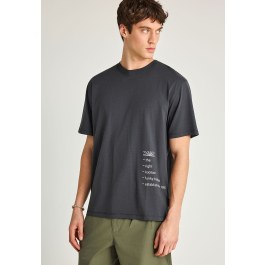 Men's relaxed t-shirt with print on the back