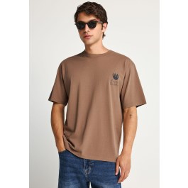 T-shirt με τύπωμα στην πλάτη