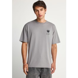 T-shirt με τύπωμα στην πλάτη