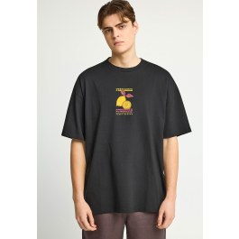 Men's oversized t-shirt with print on the back