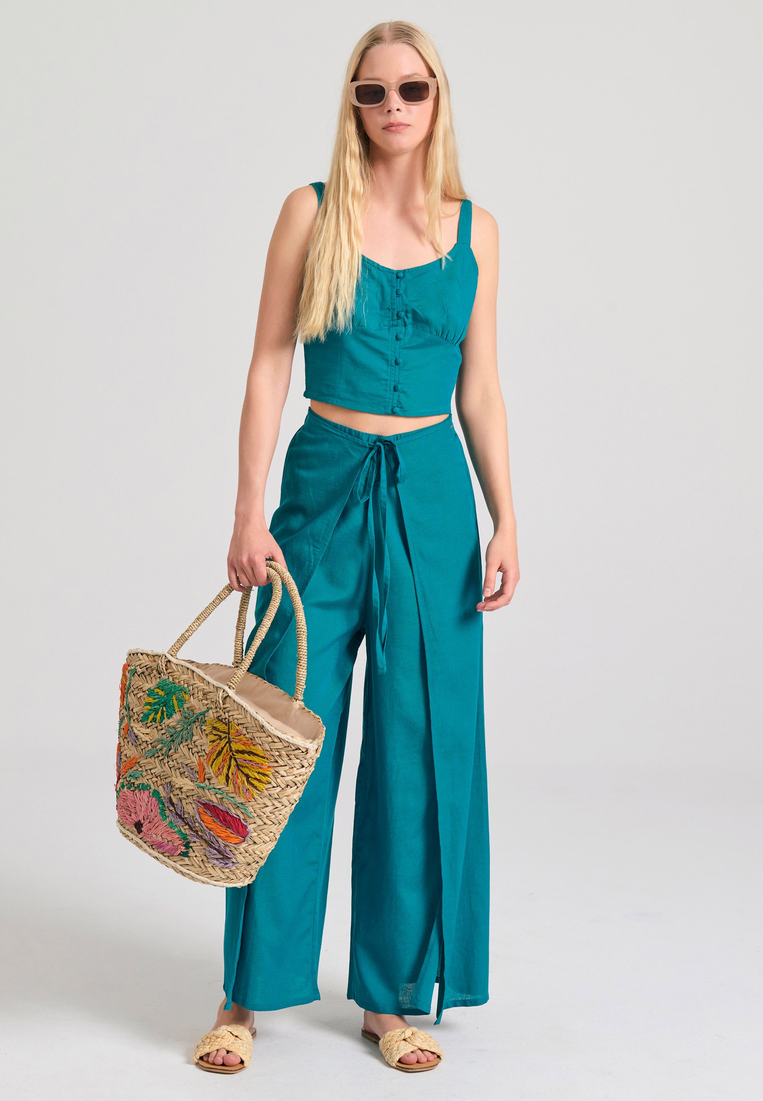 FBL011-103-02_PEACOCK