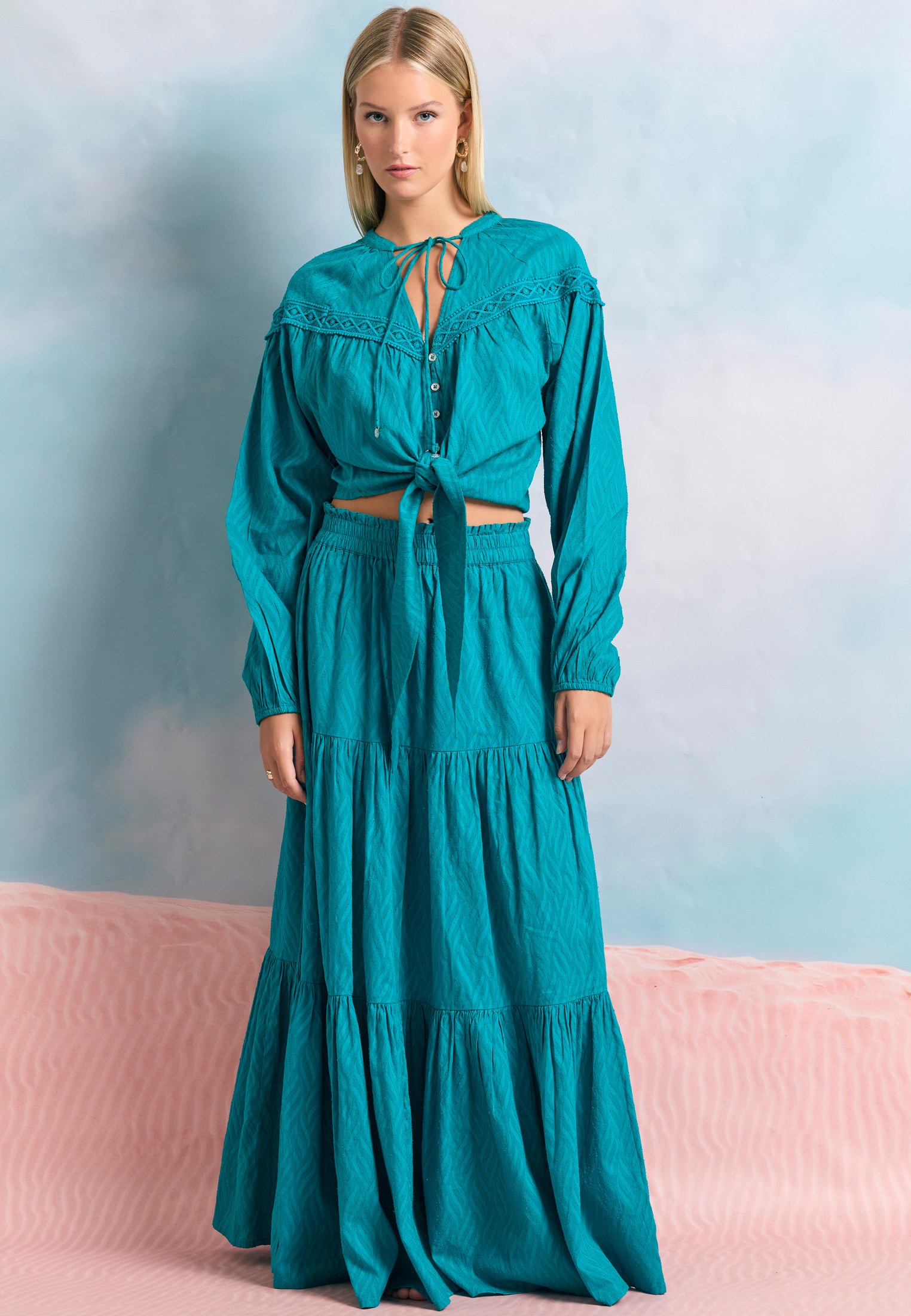 FBL011-104-14_PEACOCK