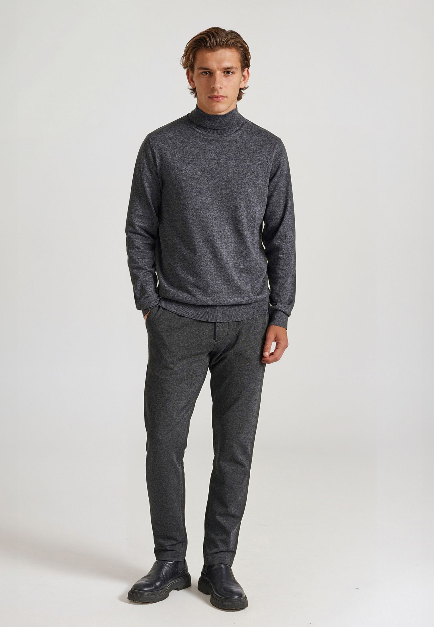FBM010-005-09_DK GREY MEL