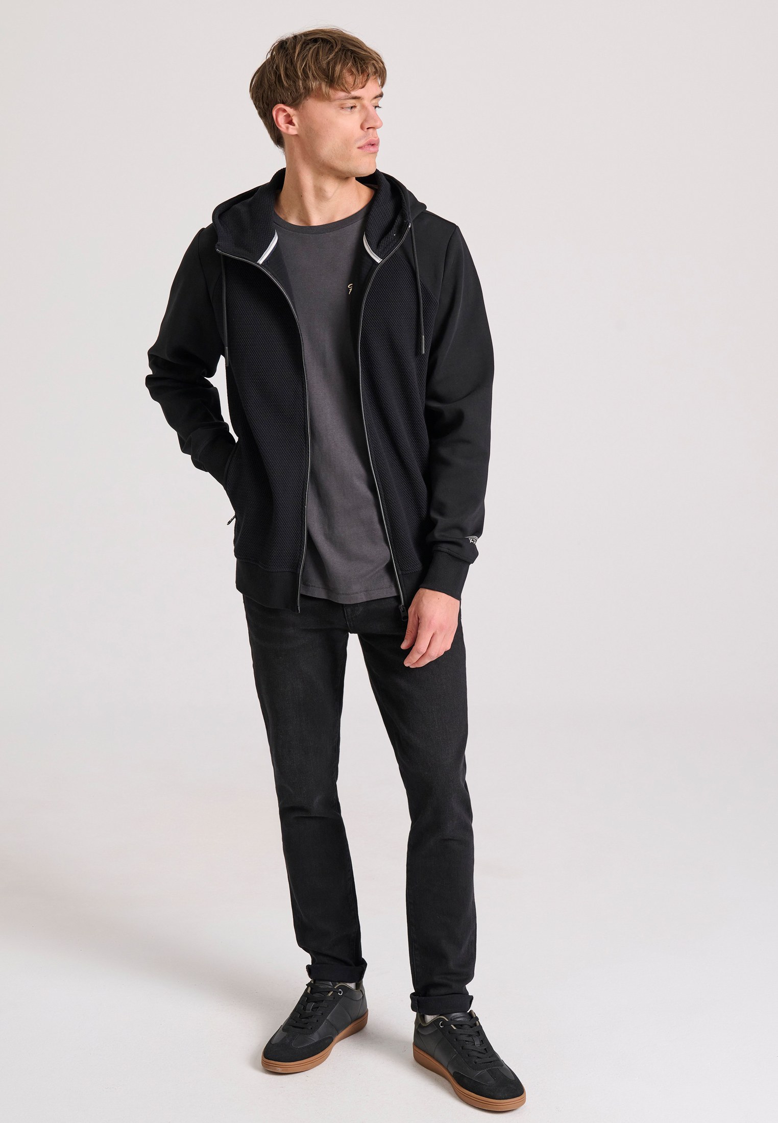 FBM010-046-06_BLACK