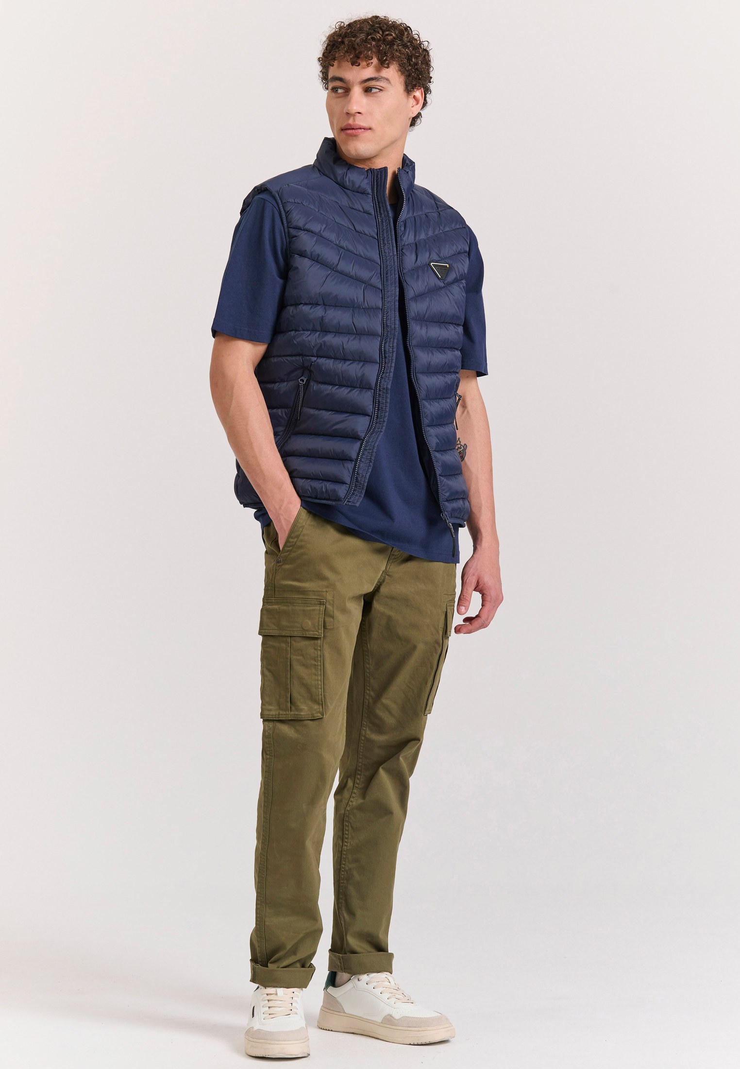 FBM011-001-01_NAVY