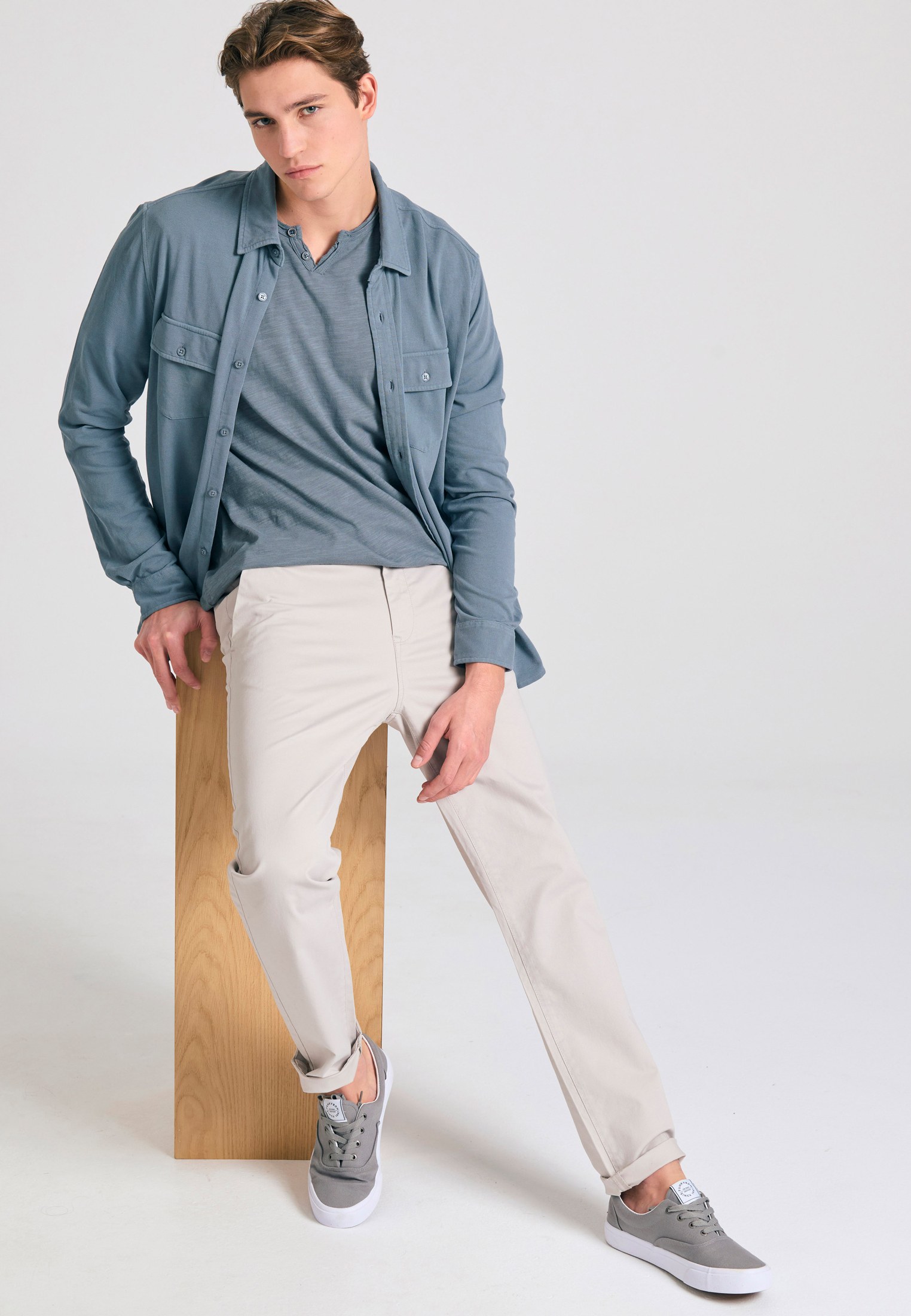 FBM011-001-02_MIST GREY