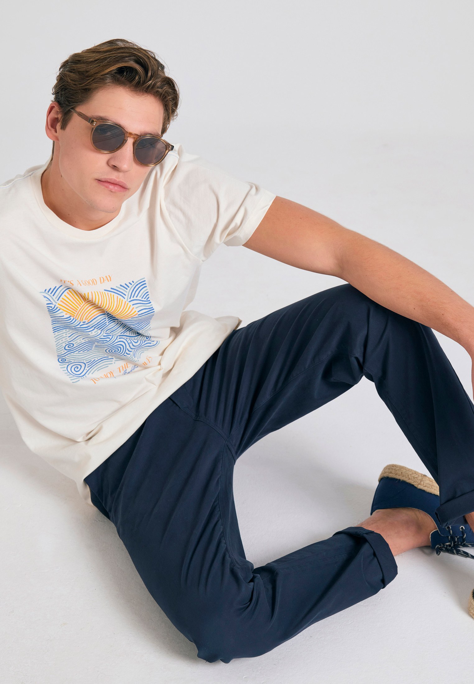 FBM011-001-02_NAVY
