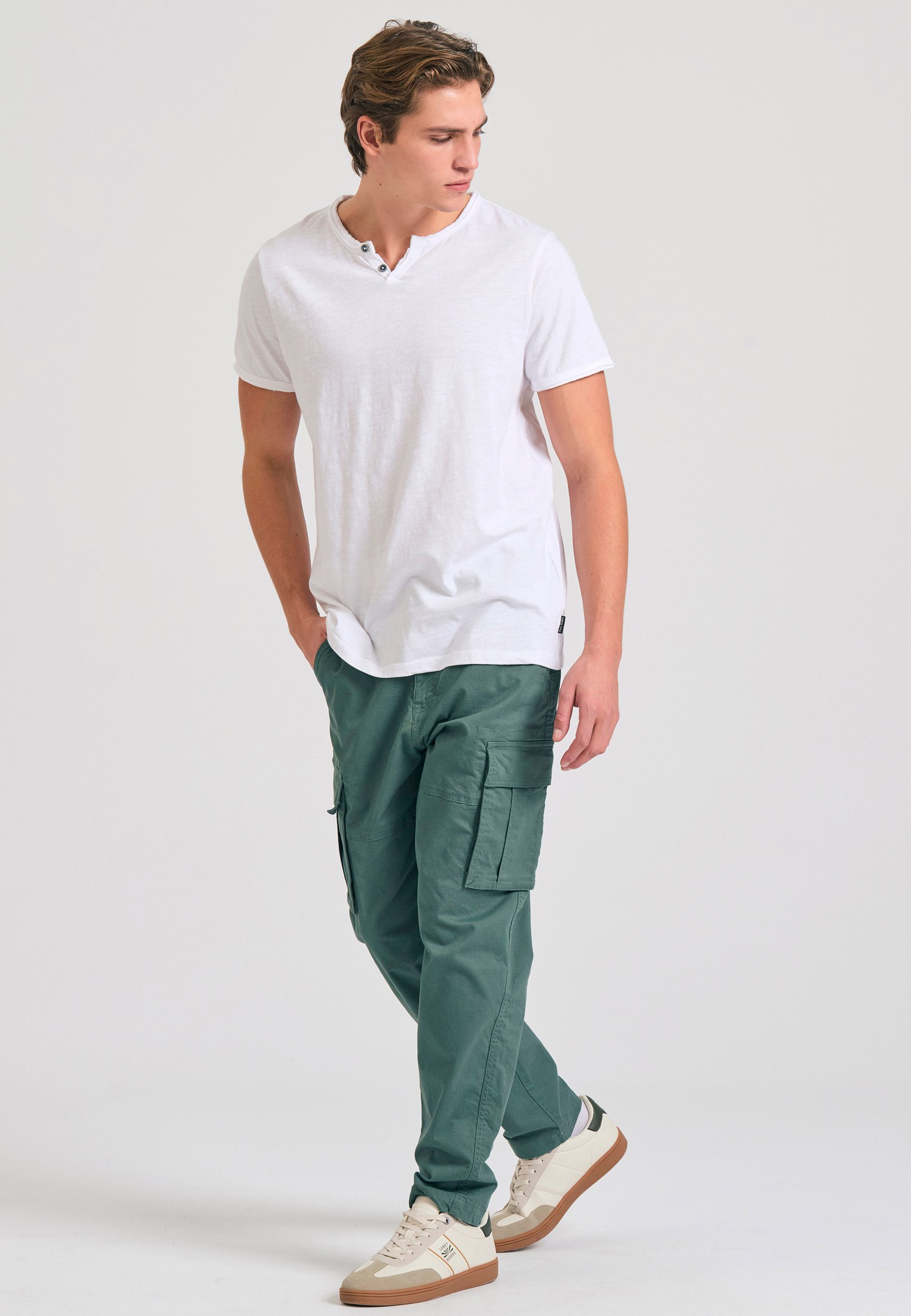 FBM011-004-04_WHITE